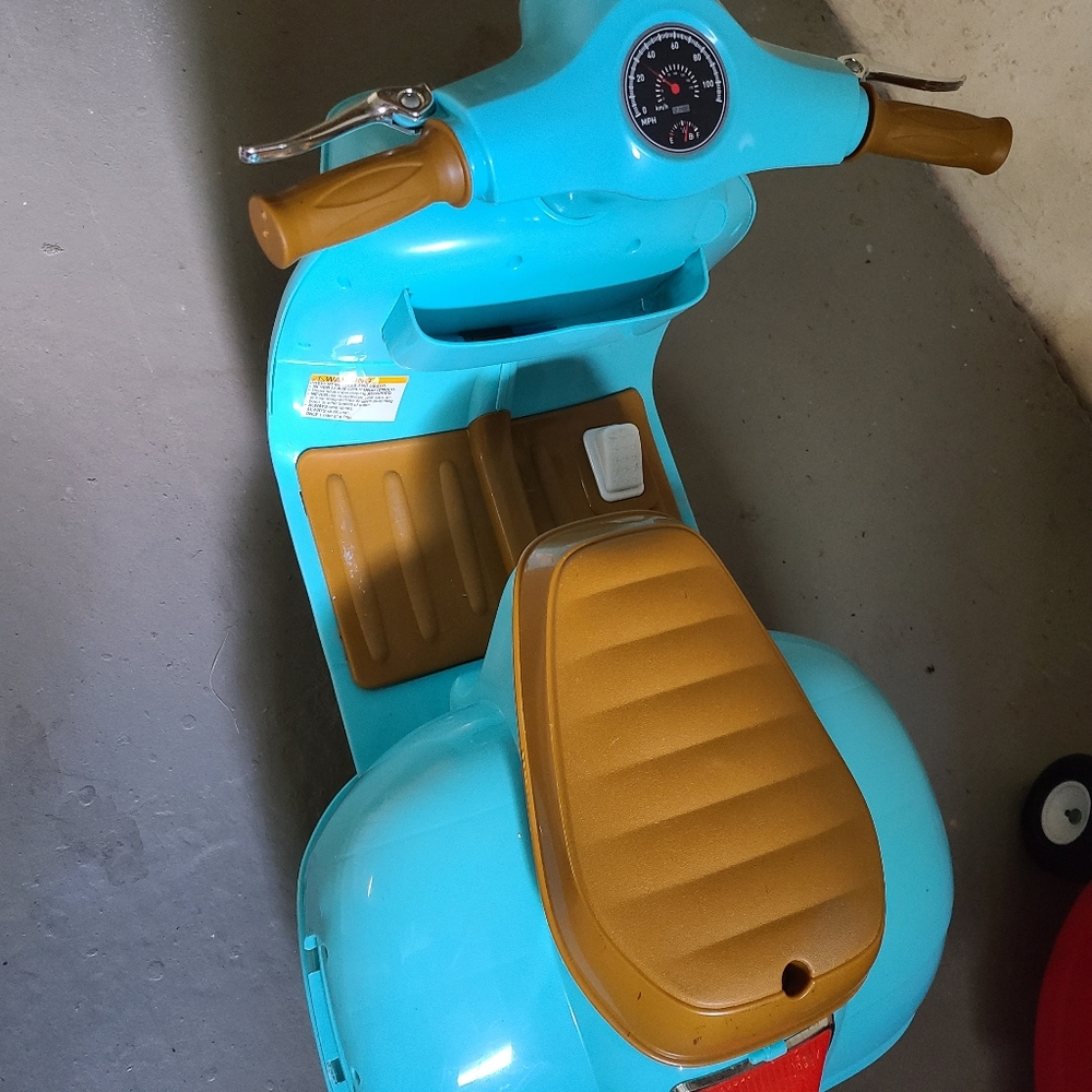 Moped (kids) for pick up only! Thanks